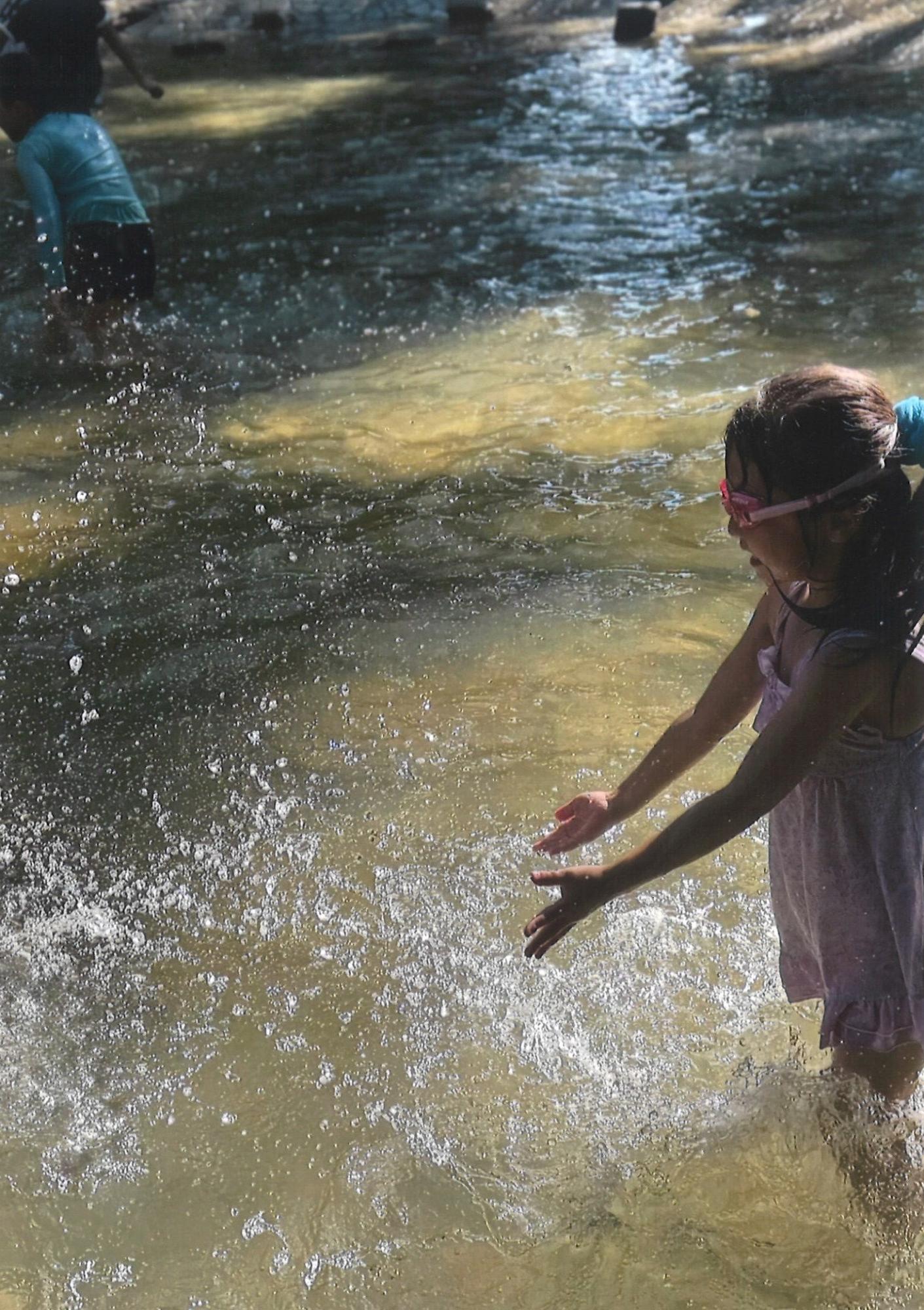 写真:みずあそびちゃぷちゃぷはじけにじになる