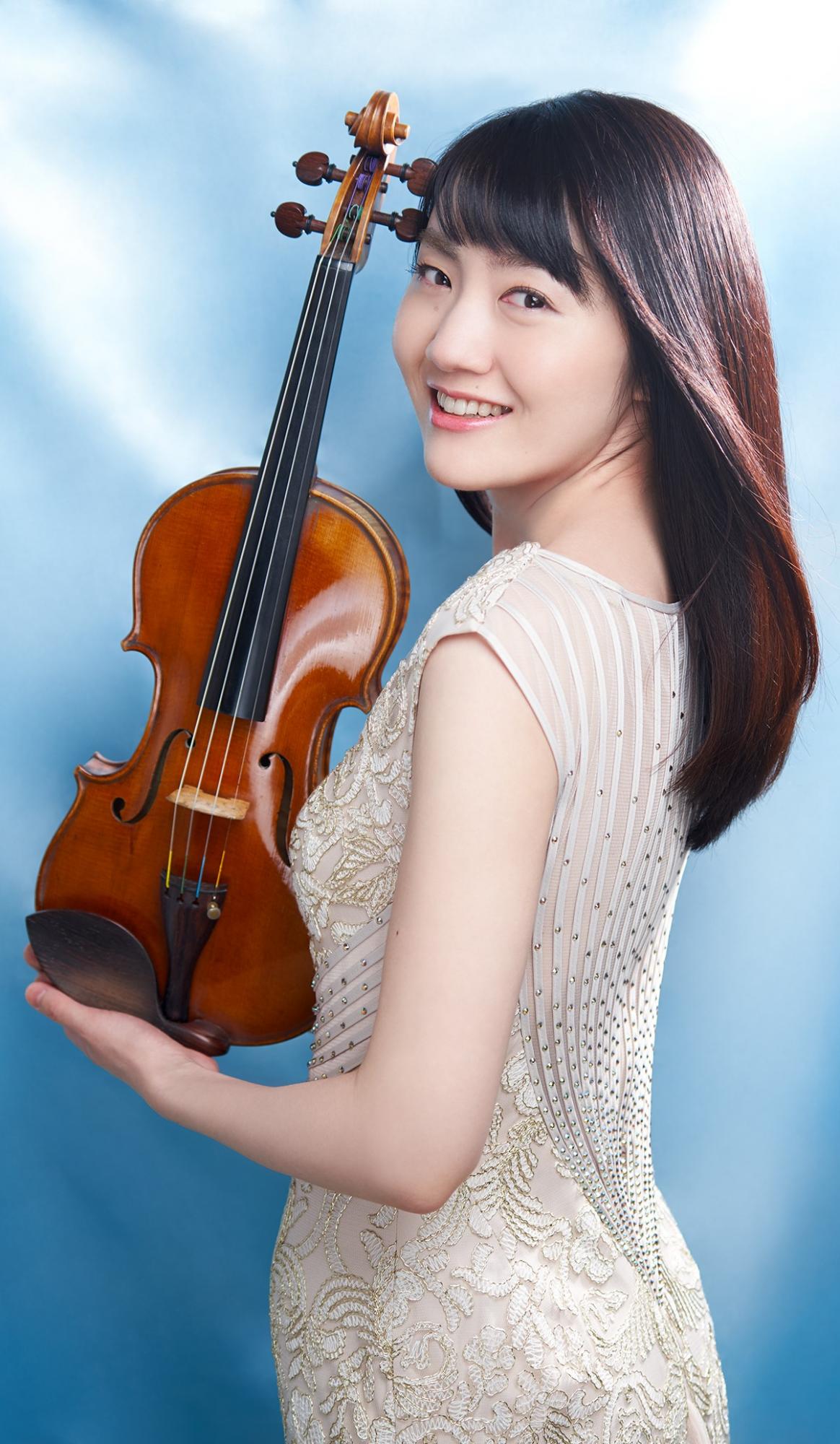 白井麻友(ヴァイオリン)©FUKAYA Yoshinobu / auraY2